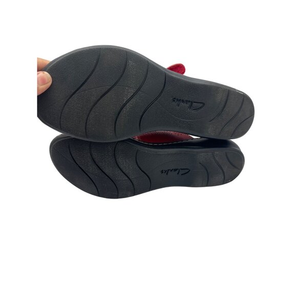 Clarks Size 10 Red Women’s Double-Buckle Sandal Cushioned Sole Comfortable - Picture 6 of 9